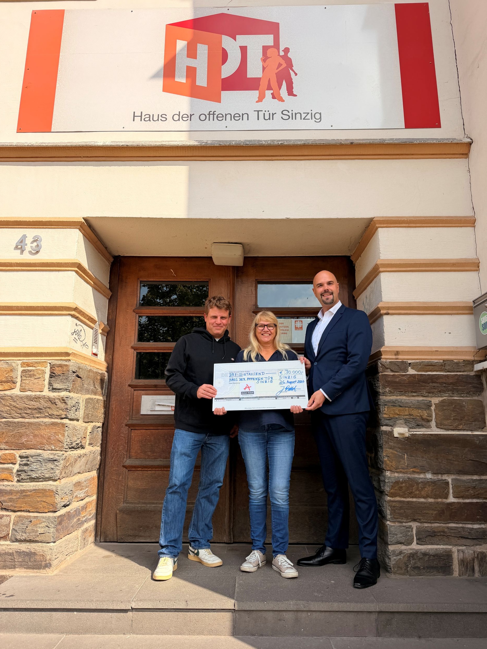 v.l. Patrick Book, Ulrike Michelt und Johannes Tittel von Aktion Arbeit