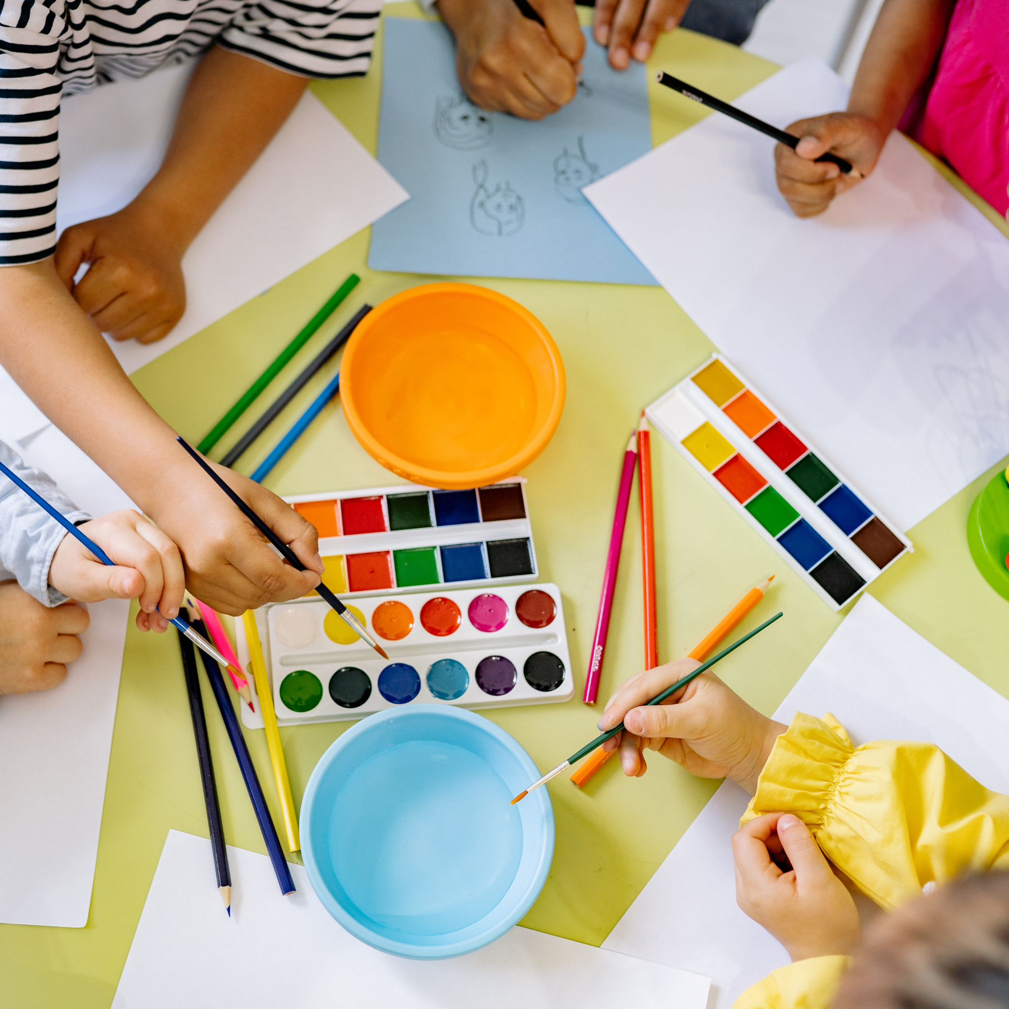 malende kinder (c) HoT Sinzig/Canva malende kinder